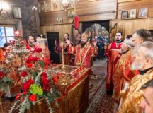 Епископ Наро-Фоминский Парамон совершил Литургию в храме великомученика Георгия Победоносца в Коптеве