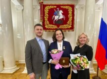 Добровольцу Отдела по делам молодежи вручили памятный знак отличия «Волонтер Москвы»
