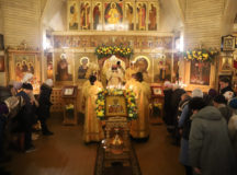 Архиерейское богослужение состоялось в храме святителя Николая Мирликийского у Соломенной сторожки