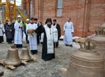 Архиепископ Егорьевский Матфей освятил купола и колокола для строящегося храма Успения Божией Матери в Останкине