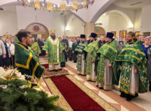 Епископ Наро-Фоминский Парамон возглавил престольные торжества храма блаженной Матроны Московской в Дмитровском