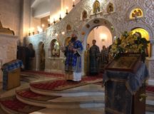 Епископ Наро-Фоминский Парамон совершил Литургию в храме Новомучеников и исповедников Российских в Строгине