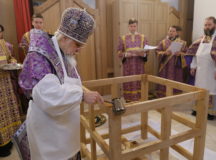 Епископ Верейский Пантелеимон совершил чин великого освящения храма иконы Божией Матери «Взыскание погибших» в Перове
