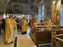 Заупокойную литию по дирижеру А.А. Юрлову совершили в Богоявленском кафедральном соборе в Елохове