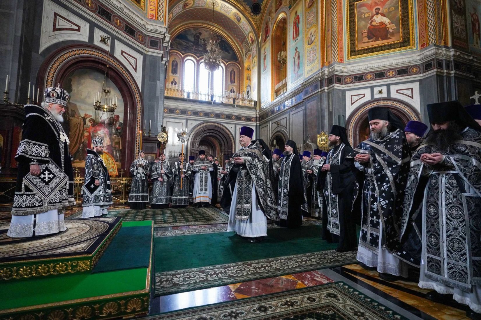 пол в храме христа спасителя