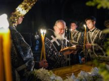 В канун Великой Субботы Святейший Патриарх Кирилл совершил утреню с чином погребения в Храме Христа Спасителя