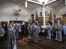 Архиерейское богослужение состоялось в храме святителя Луки Крымского в Марьинском парке