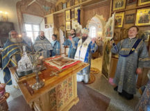 Епископ Наро-Фоминский Парамон совершил Литургию в храме Покрова Пресвятой Богородицы в Покровском-Стрешневе