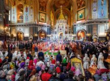 В праздник Светлого Христова Воскресения Святейший Патриарх Кирилл совершил Пасхальную великую вечерню в Храме Христа Спасителя
