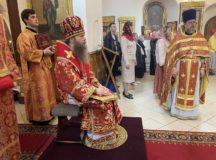Епископ Павлово-Посадский Силуан совершил Литургию в день престольного праздника храма апостола Иоанна Богослова на Бронной