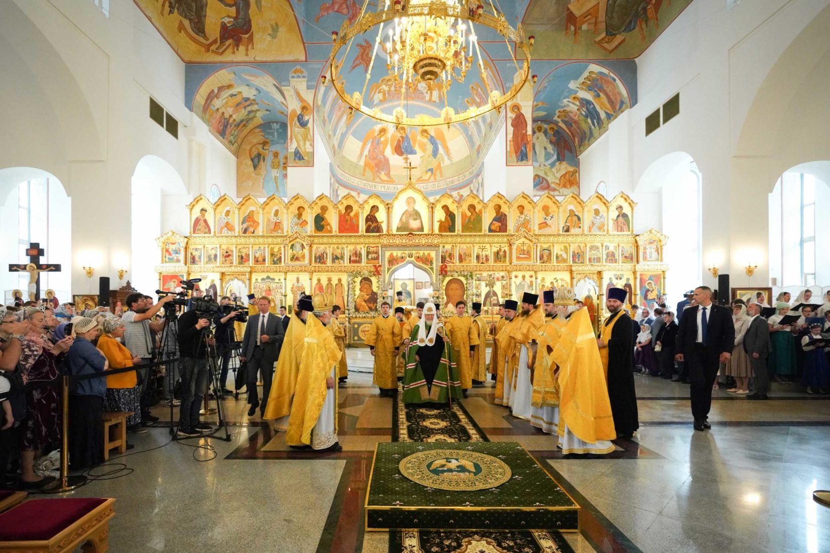 храм трех святителей в раменках