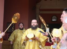 Архиепископ Егорьевский Матфей в день своего рождения совершил Божественную литургию в храме Живоначальной Троицы в Свиблове