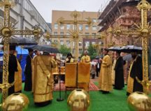 Архиепископ Егорьевский Матфей освятил кресты древнего храма Рождества Пресвятой Богородицы в Бутырской Слободе