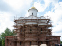 Регулярные богослужения в новом храме Успения Пресвятой Богородицы в Матвеевском начнутся осенью