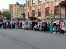 Православная молодежь столицы приняла участие в молебне у мощей блаженной Матроны Московской