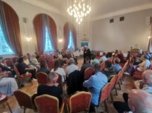 Председатель Синодального отдела по благотворительности встретился с волонтерами-ремонтниками Мариуполя