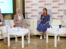 Руководитель церковного штаба помощи беженцам в Москве выступила в пресс-центре «Аргументы и факты»