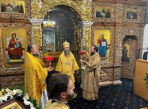 Епископ Павлово-Посадский Силуан совершил Литургию в храме Покрова Пресвятой Богородицы в Покровском