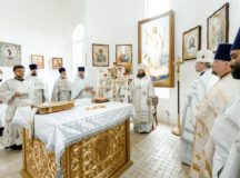 Епископ Сергиево-Посадский Фома совершил Литургию в храме Сретения Господня в Бирюлеве