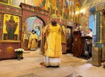 Епископ Наро-Фоминский Парамон совершил Литургию в храме Покрова Пресвятой Богородицы в Братцеве