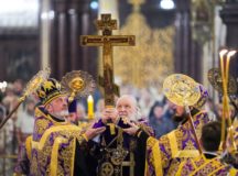 В канун праздника Воздвижения Креста Господня Святейший Патриарх Кирилл совершил всенощное бдение в Храме Христа Спасителя