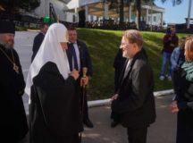 Святейший Патриарх Кирилл посетил выставку, приуроченную к 625-летию Саввино-Сторожевского ставропигиального монастыря