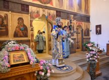 Митрополит Волоколамский Антоний совершил Божественную литургию на Китайском Патриаршем подворье