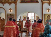 Епископ Павлово-Посадский Силуан совершил Литургию в храме Покрова Пресвятой Богородицы в Ерине