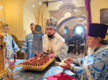 Епископ Истринский Серафим возглавил престольный праздник в храме Рождества Богородицы в Путинках