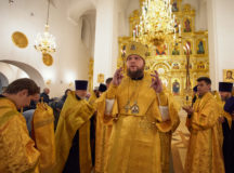 Архиерейское богослужение состоялось в храме равноапостольных Константина и Елены в Митине