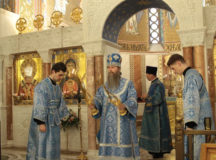 Епископ Павлово-Посадский Силуан совершил Литургию в храме Покрова Пресвятой Богородицы в Ясеневе