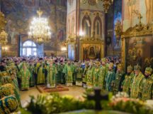 В день памяти преподобного Сергия Радонежского Предстоятель Русской Церкви совершил Литургию в Успенском соборе Троице-Сергиевой лавры