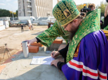 Архиепископ Егорьевский Матфей совершил чин освящения закладного камня в основание храма преподобного Паисия Святогорца в Выхине-Жулебине
