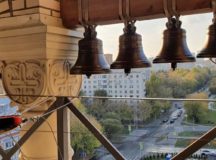 Подняты колокола на звонницу храма святителя Спиридона Тримифунтского в Коптеве