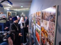 Предстоятель Русской Церкви посетил церемонию открытия фотовыставки «Литургия с Патриархом»