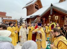 Епископ Верейский Пантелеимон совершил Литургию в храме равноапостольной Нины в Черемушках в престольный день