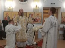 Епископ Павлово-Посадский Силуан совершил Литургию в храме Покрова Пресвятой Богородицы в Валуеве
