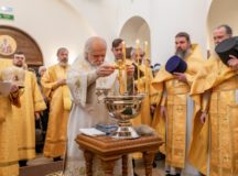 Епископ Верейский Пантелеимон совершил чин малого освящения храма священномученика Ермогена в Зюзине
