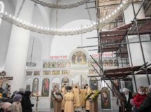 Епископ Наро-Фоминский Никандр совершил Литургию в храме святителя Николая Мирликийского в Тушине