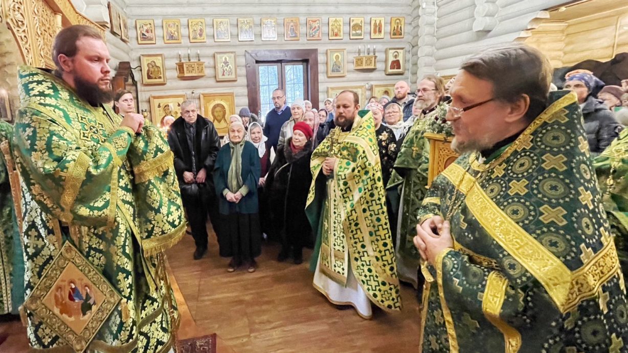 Епископ Наро-Фоминский Никандр совершил Литургию в храме преподобных  Кирилла и Марии в Северном Тушине — Московская (городская) епархия Русской  Православной Церкви