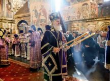 Митрополит Каширский Феогност совершил Литургию Преждеосвященных Даров в Успенском соборе Московского Кремля