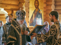 Епископ Верейский Пантелеимон совершил Литургию Преждеосвященных Даров в храме равноапостольной Нины в Черемушках