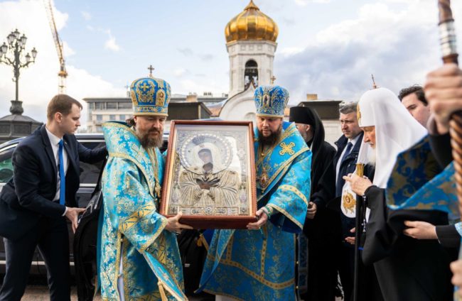 Святейший Патриарх Кирилл совершил утреню с чтением акафиста Пресвятой Богородице в Храме Христа Спасителя