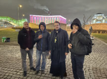 Молодежь Западного викариатства приняла участие в кормлении бездомных на Киевском вокзале
