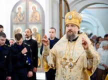 Митрополит Воскресенский Григорий совершил Литургию в храме Двенадцати апостолов Московского Кремля