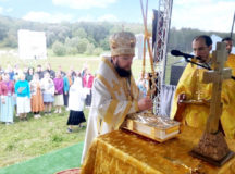 В рамках православной смены «Благодари» молодежного слета «Столица.Лето» Литургию совершил председатель Синодального отдела по делам молодежи