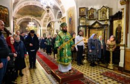Митрополит Звенигородский Арсений возглавил Литургию в храме Живоначальной Троицы на Пятницком кладбище