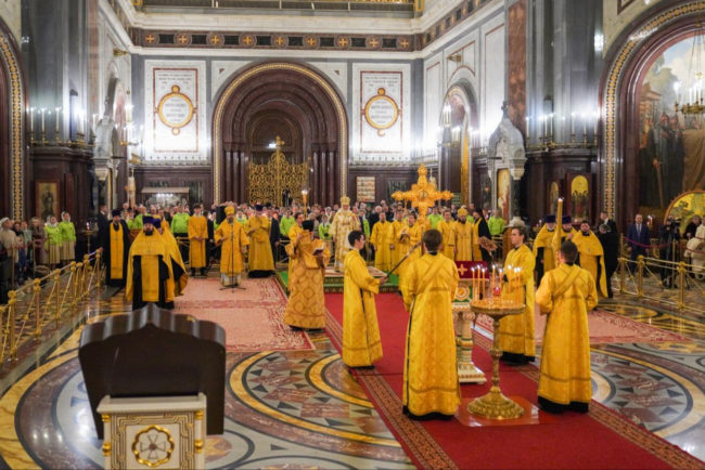В канун Нового года Святейший Патриарх Кирилл совершил молебное пение на новолетие в Храме Христа Спасителя