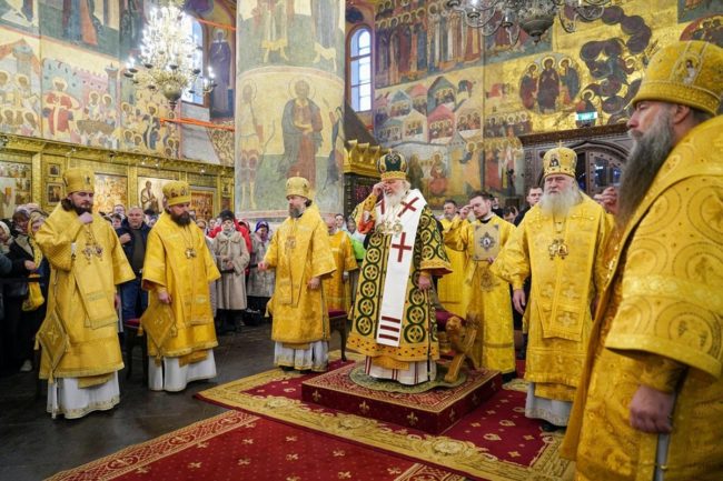 В день памяти святителя Петра Московского Предстоятель Русской Церкви совершил Литургию в Успенском соборе Московского Кремля