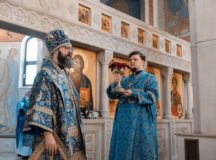 Архиепископ Зеленоградский Савва возглавил торжества по случаю 10-летия освящения храма Всемилостивого Спаса в Митине